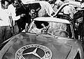 Carrera Panamericana, Mexico 1952 - Karl Kling und Hans Klenk nach dem legendären Unfall mit Geier.